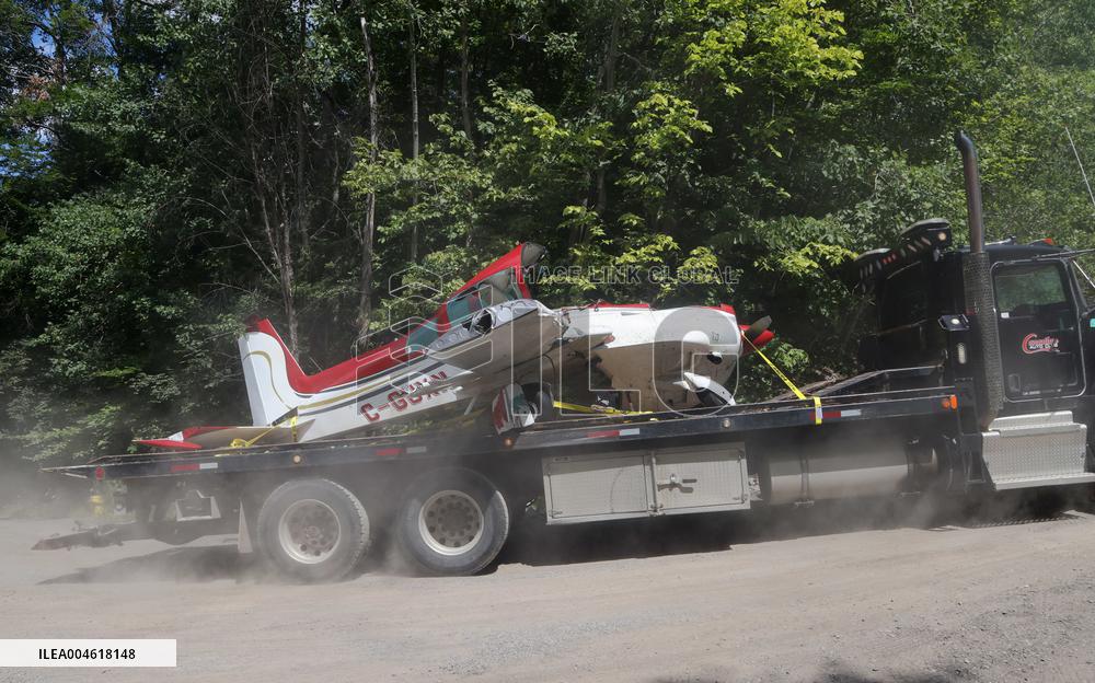 Small Airplane Crashes Near Ottawa Airport - Canada