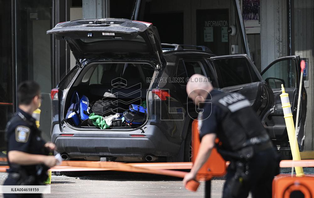 Car Crashes Onto RCMP Headquarters Entrance - Montreal