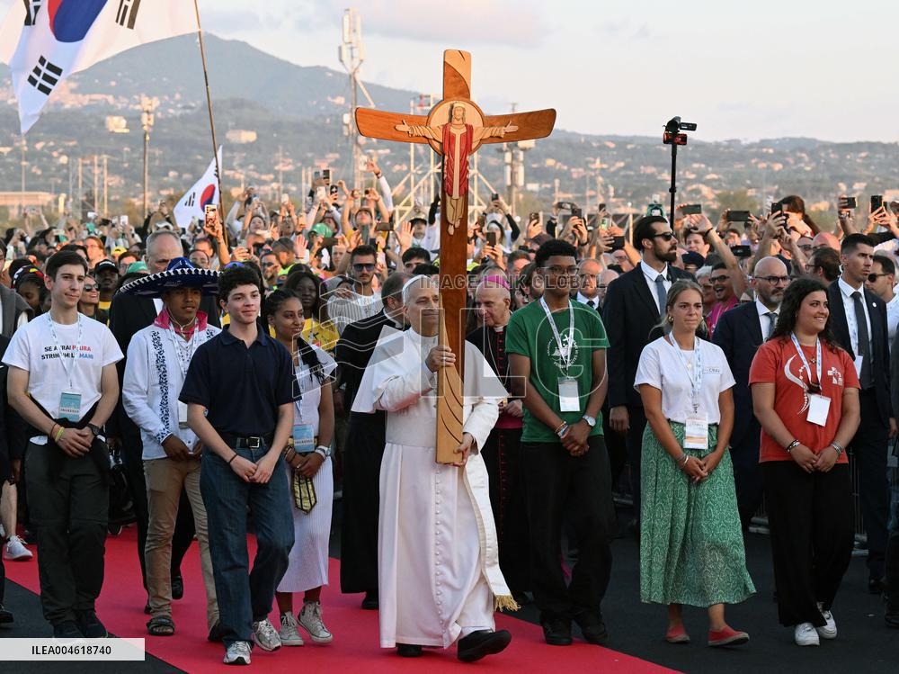 Pope Leo XIV Attends Jubilee of Youth Prayer Vigil - Vatican