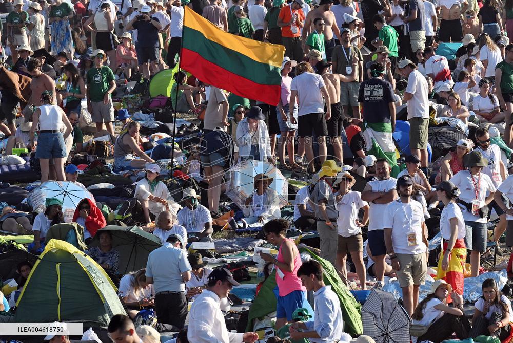 Pope Leo XIV Attends Jubilee of Youth Prayer Vigil - Vatican