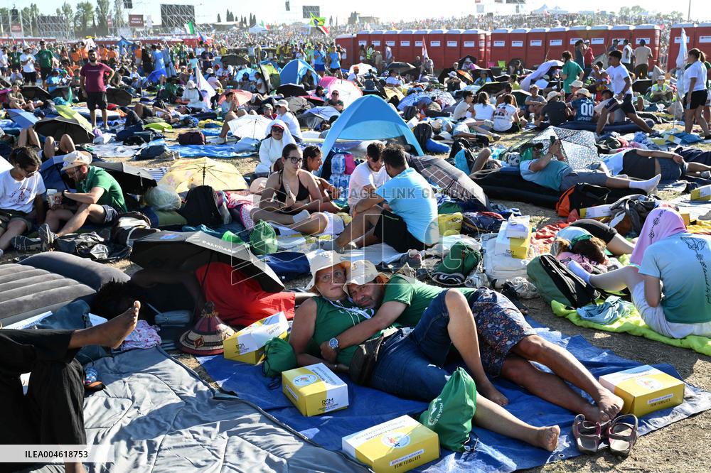 Pope Leo XIV Attends Jubilee of Youth Prayer Vigil - Vatican