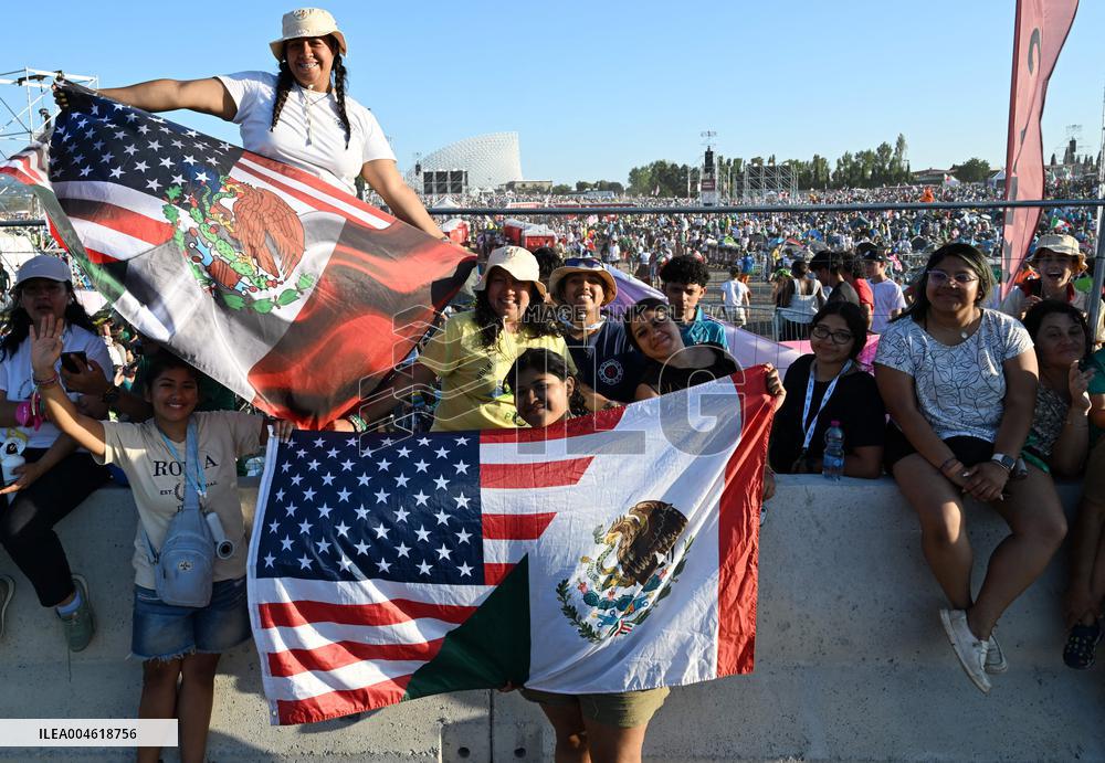 Pope Leo XIV Attends Jubilee of Youth Prayer Vigil - Vatican
