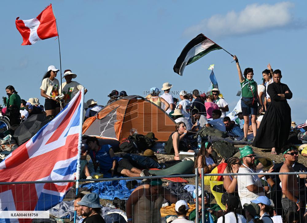 Pope Leo XIV Attends Jubilee of Youth Prayer Vigil - Vatican