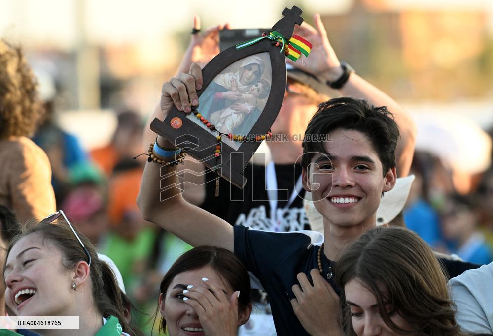 Pope Leo XIV Attends Jubilee of Youth Prayer Vigil - Vatican