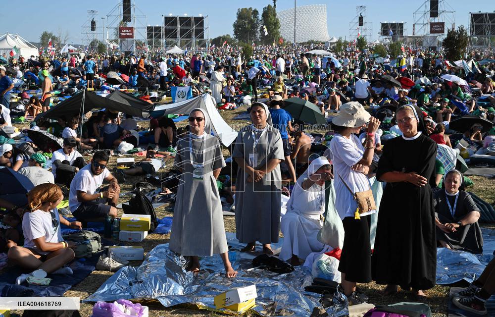 Pope Leo XIV Attends Jubilee of Youth Prayer Vigil - Vatican