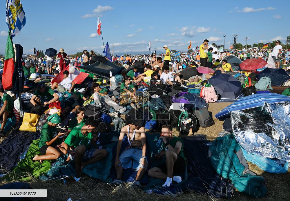 Pope Leo XIV Attends Jubilee of Youth Prayer Vigil - Vatican