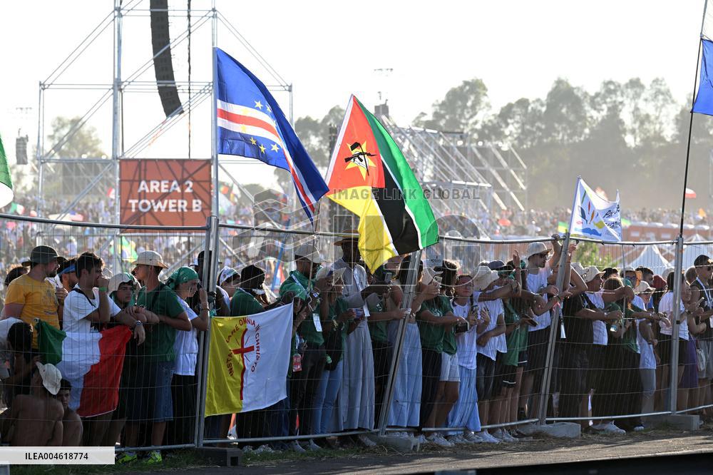Pope Leo XIV Attends Jubilee of Youth Prayer Vigil - Vatican