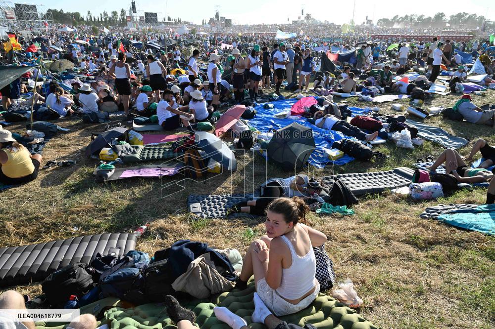 Pope Leo XIV Attends Jubilee of Youth Prayer Vigil - Vatican