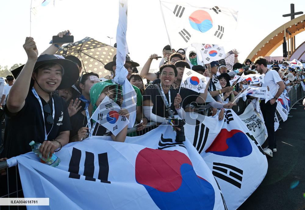 Pope Leo XIV Attends Jubilee of Youth Prayer Vigil - Vatican