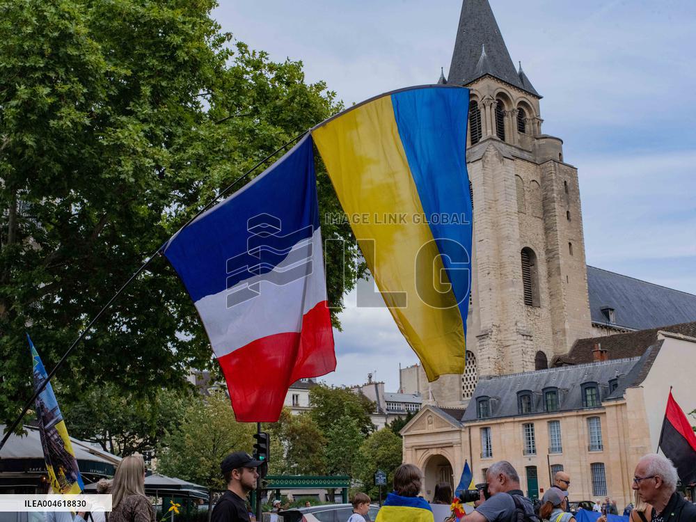 Ukrainians Rally For Anti-aircraft Defence Resources - Paris