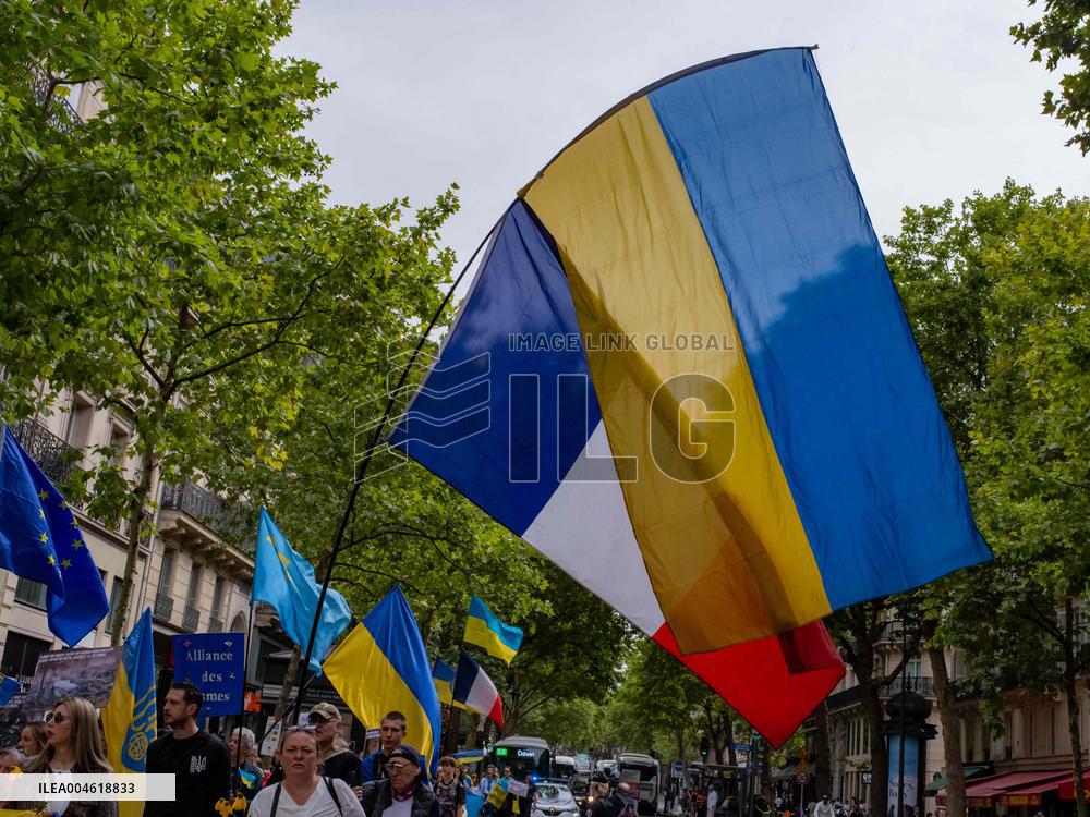 Ukrainians Rally For Anti-aircraft Defence Resources - Paris