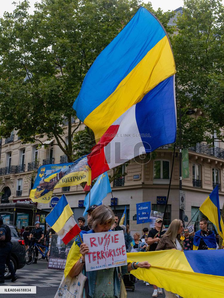 Ukrainians Rally For Anti-aircraft Defence Resources - Paris