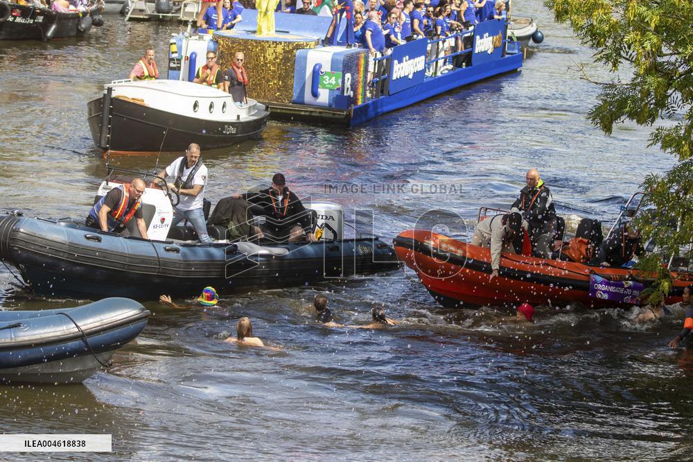 Activists Disrupt Booking Boat at Pride - Amsterdam