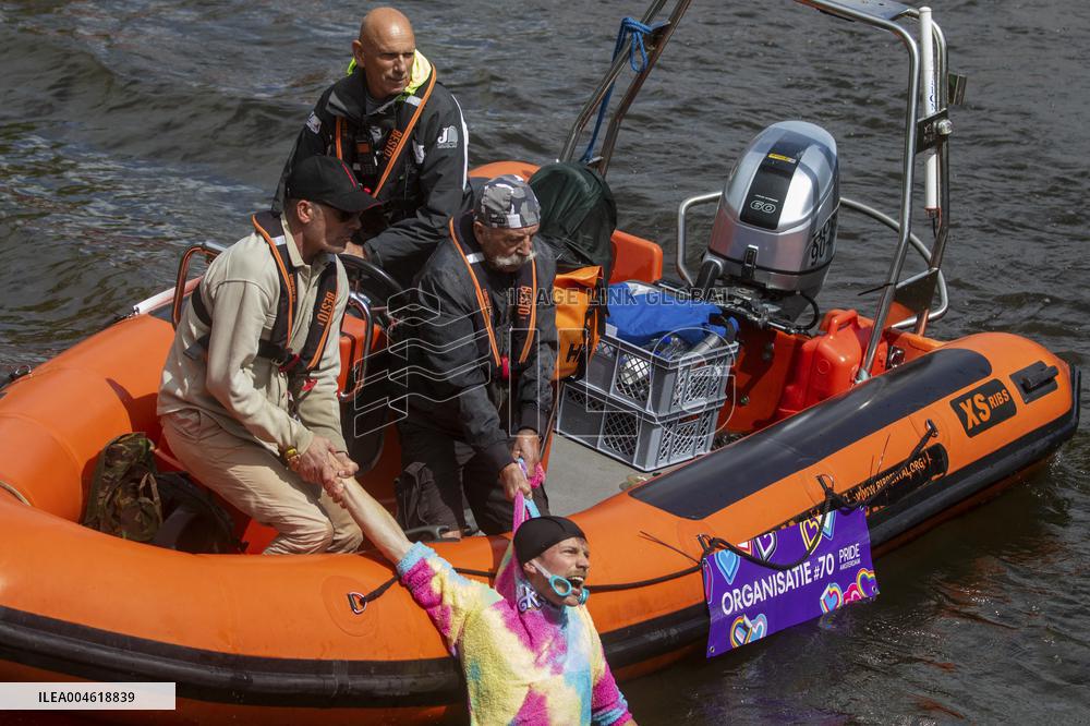 Activists Disrupt Booking Boat at Pride - Amsterdam
