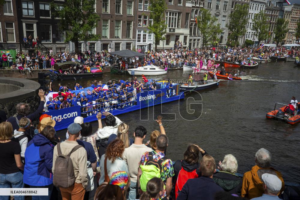 Activists Disrupt Booking Boat at Pride - Amsterdam