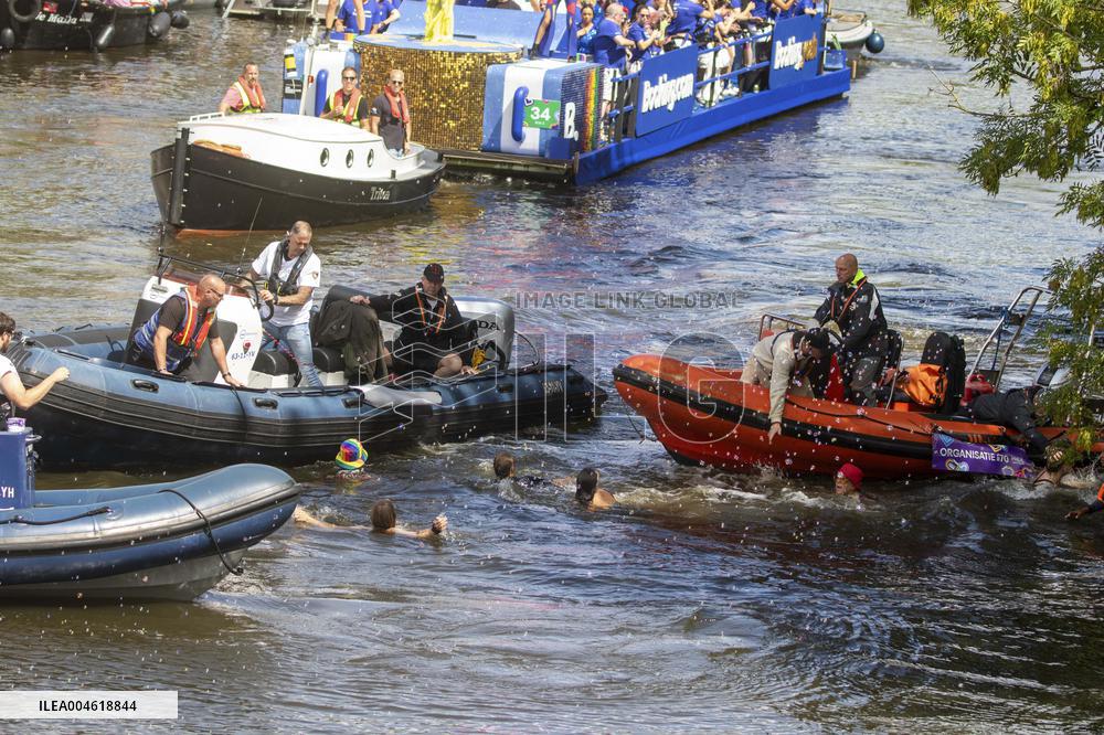 Activists Disrupt Booking Boat at Pride - Amsterdam