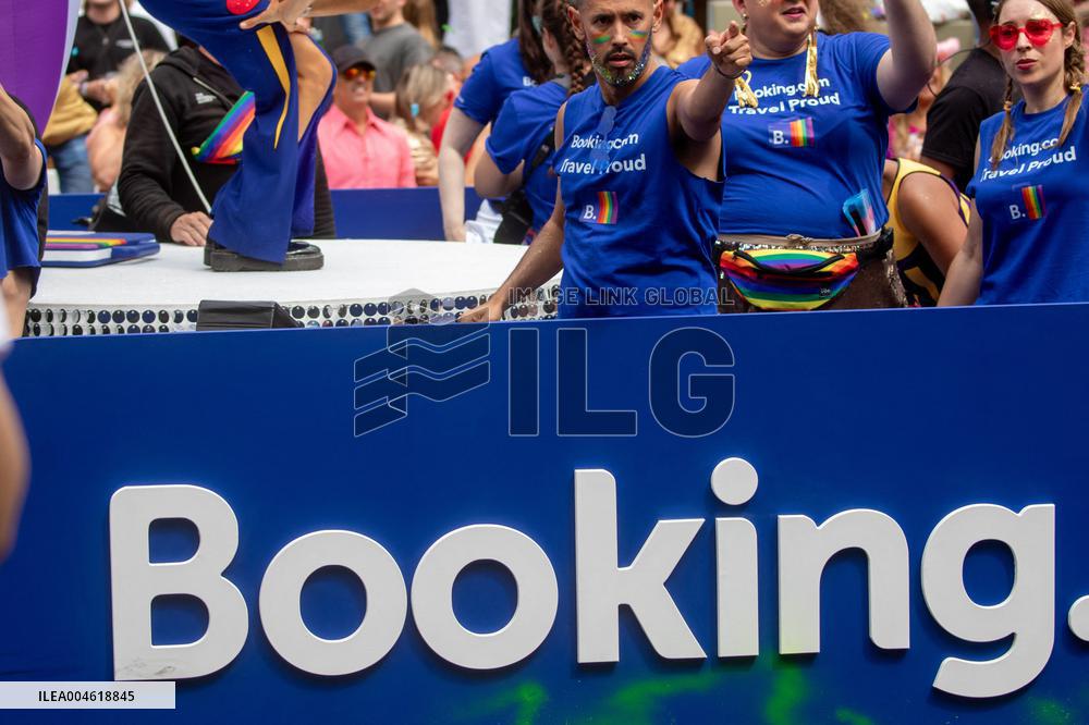 Activists Disrupt Booking Boat at Pride - Amsterdam