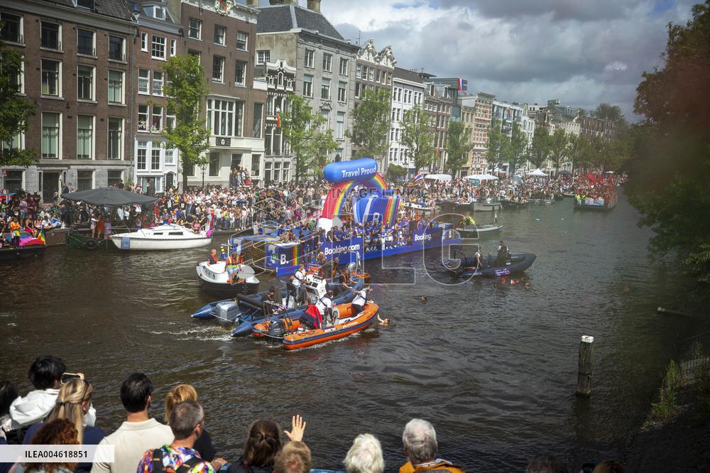 Activists Disrupt Booking Boat at Pride - Amsterdam