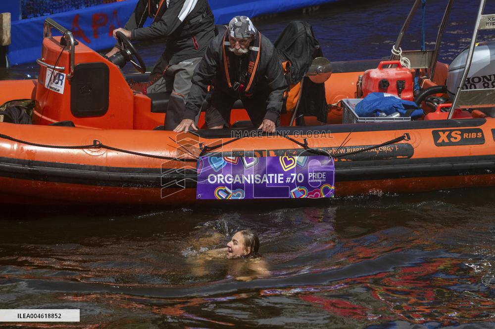 Activists Disrupt Booking Boat at Pride - Amsterdam