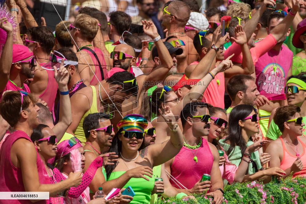 Activists Disrupt Booking Boat at Pride - Amsterdam