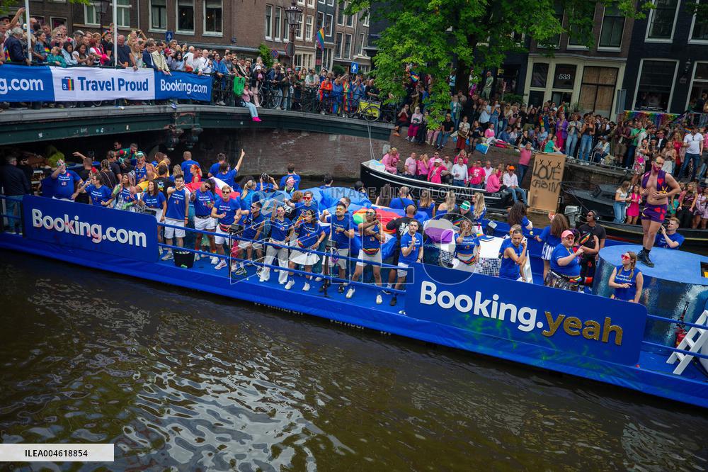 Activists Disrupt Booking Boat at Pride - Amsterdam