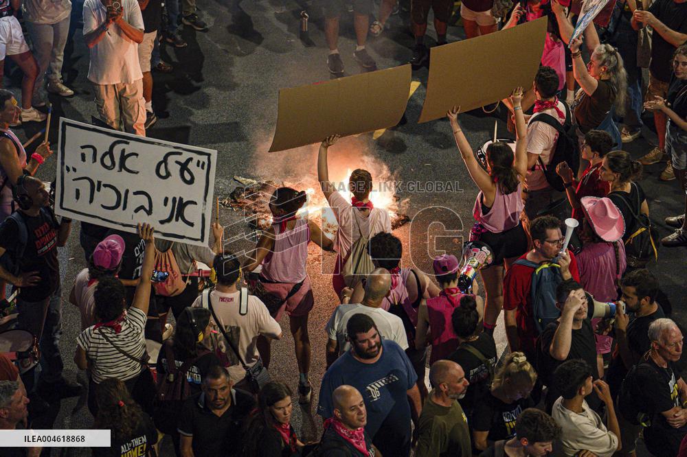 Hostage Families Demand Ceasefire and Deal - Tel Aviv