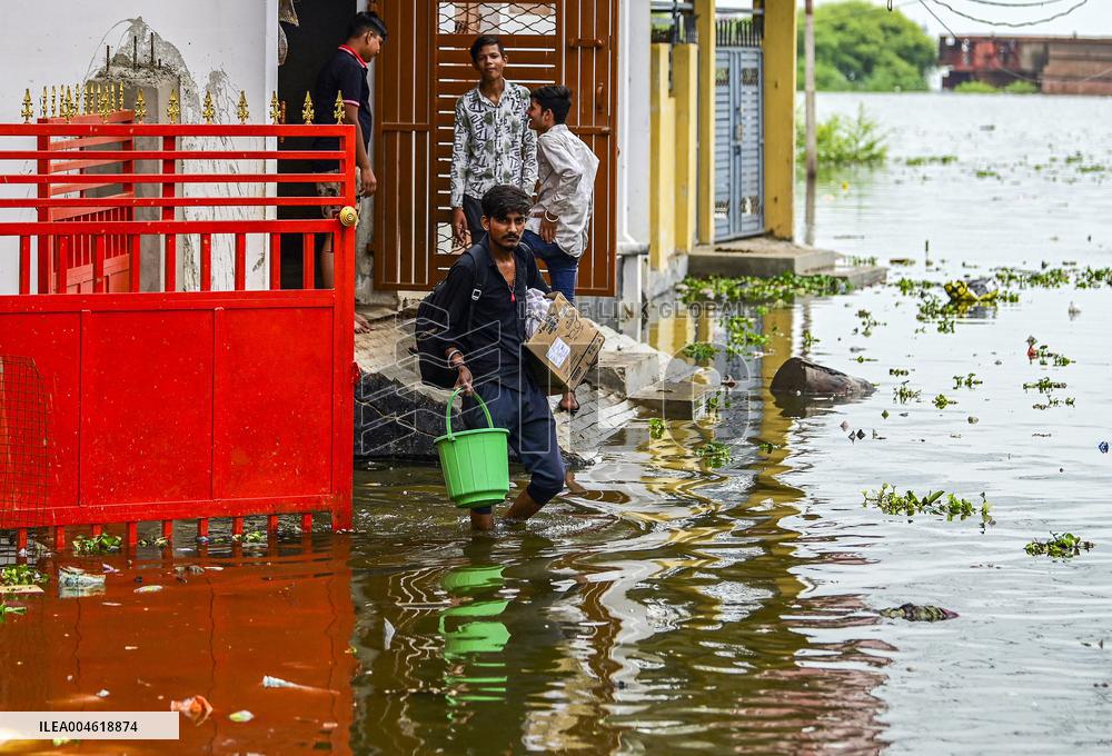Monsoon Floods Force Evacuations in Prayagraj - India