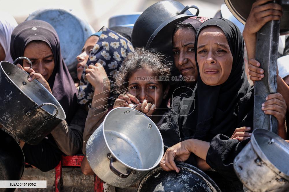 Food Distribution in Gaza - Palestine