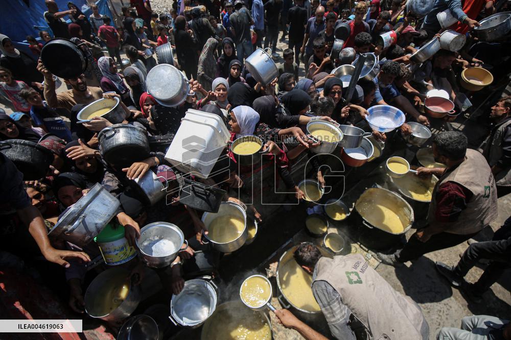 Food Distribution in Gaza - Palestine