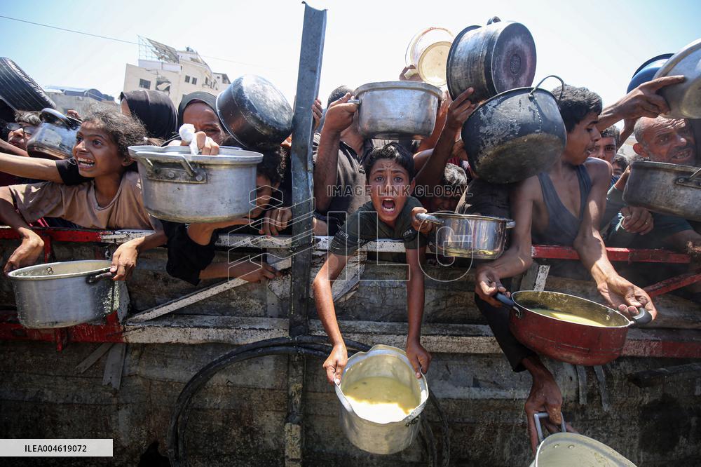 Food Distribution in Gaza - Palestine