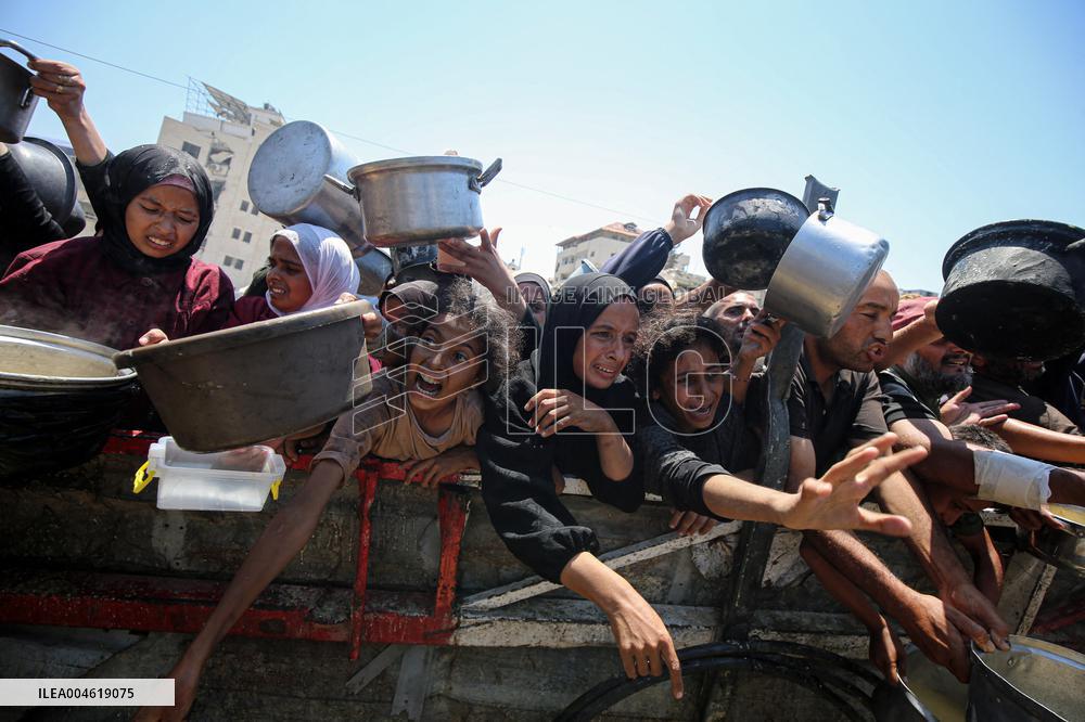 Food Distribution in Gaza - Palestine