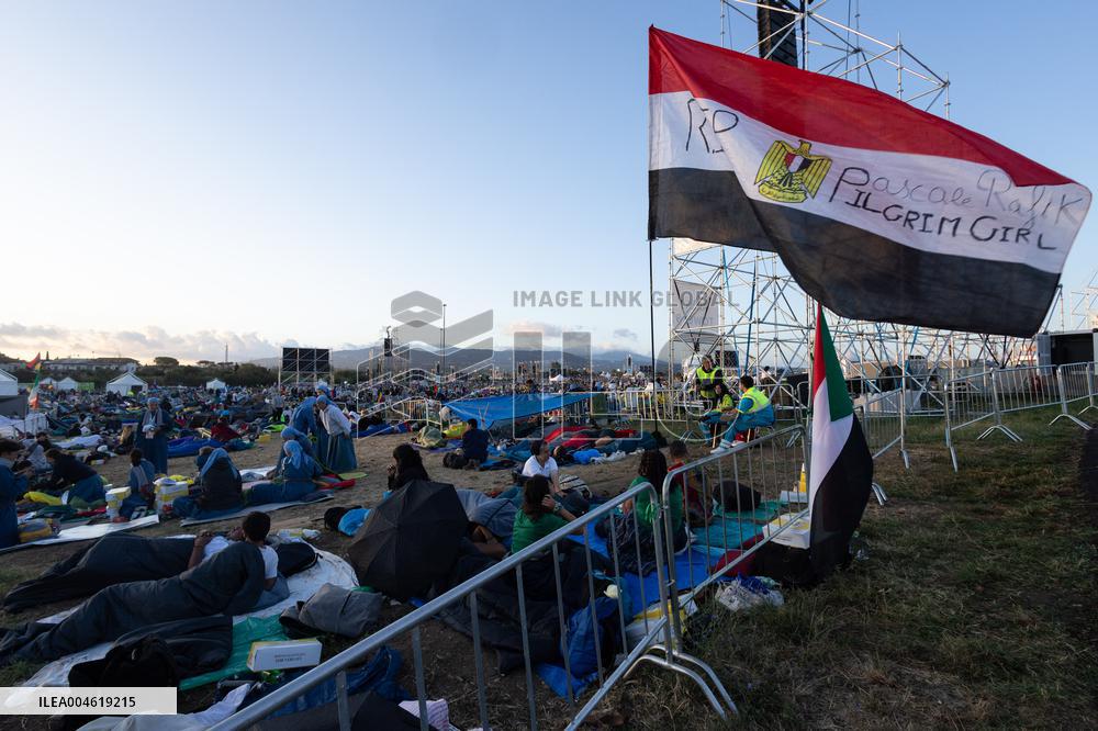 Morning Atmosphere At Last Holy Mass For Youth Jubilee - Rome