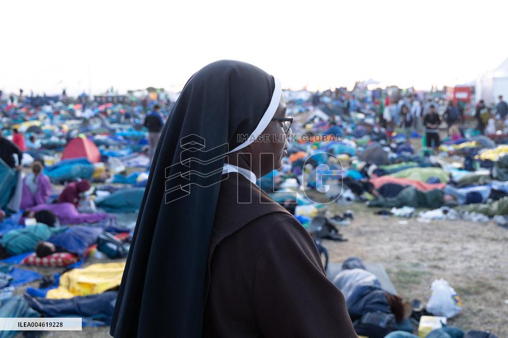 Morning Atmosphere At Last Holy Mass For Youth Jubilee - Rome
