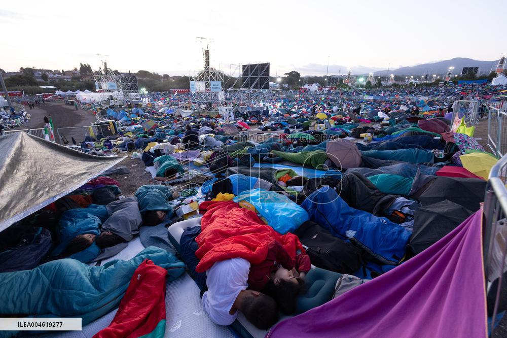 Morning Atmosphere At Last Holy Mass For Youth Jubilee - Rome