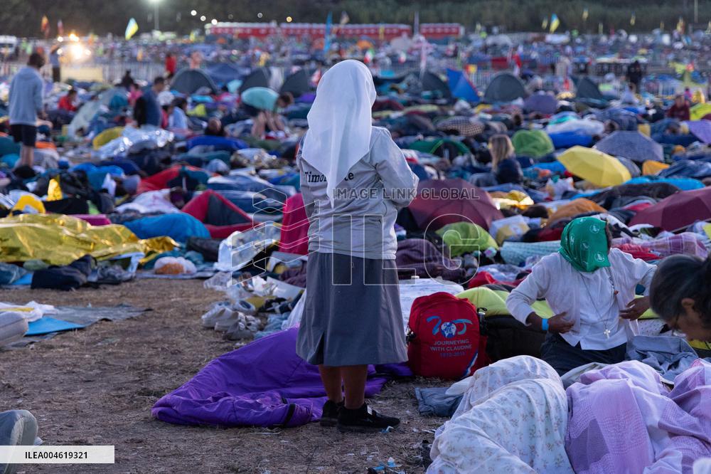 Morning Atmosphere At Last Holy Mass For Youth Jubilee - Rome