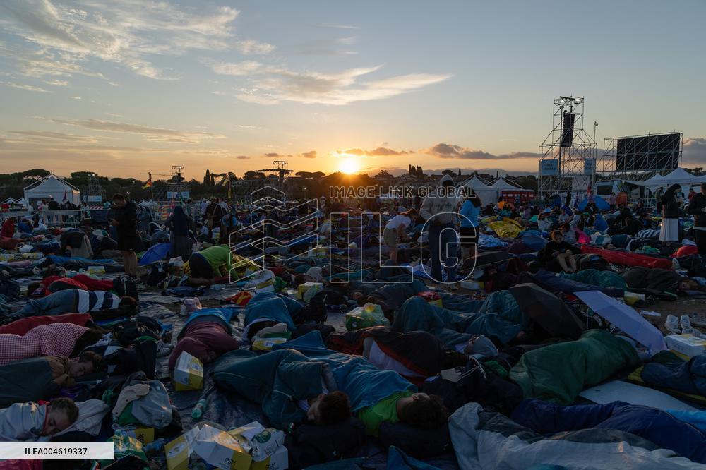 Morning Atmosphere At Last Holy Mass For Youth Jubilee - Rome
