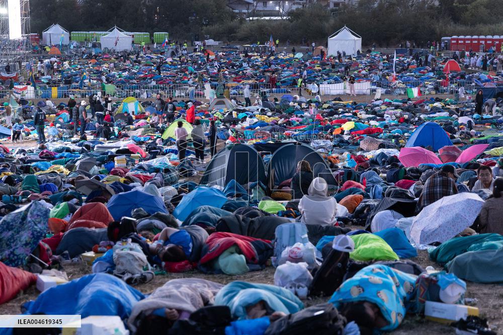 Morning Atmosphere At Last Holy Mass For Youth Jubilee - Rome