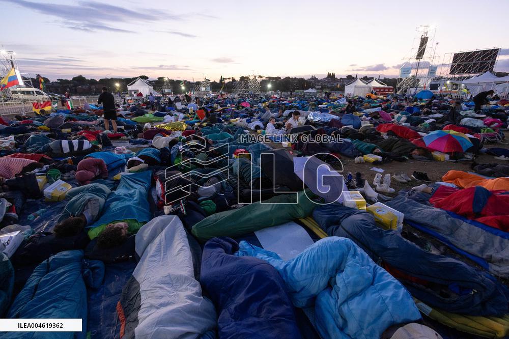 Morning Atmosphere At Last Holy Mass For Youth Jubilee - Rome