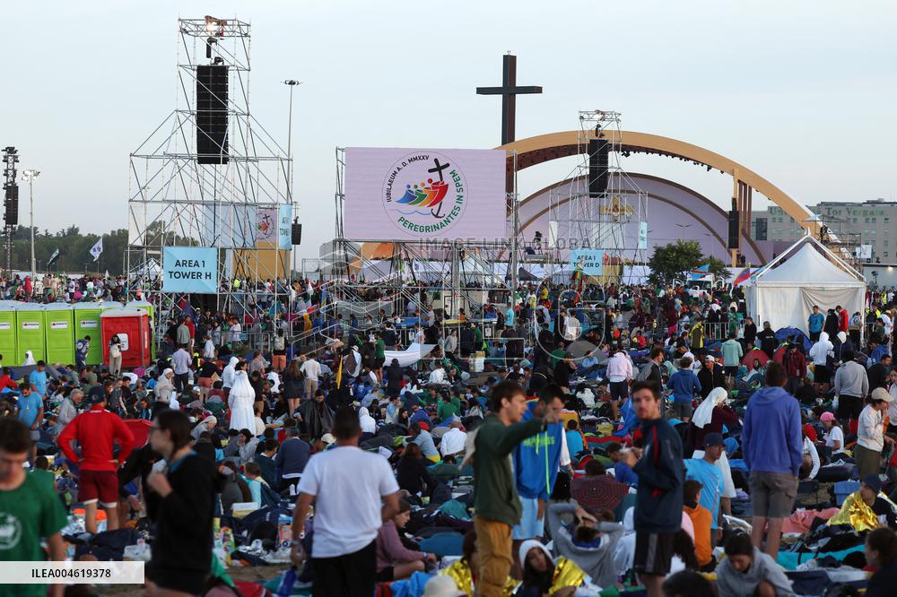 Morning Atmosphere At Last Holy Mass For Youth Jubilee - Rome