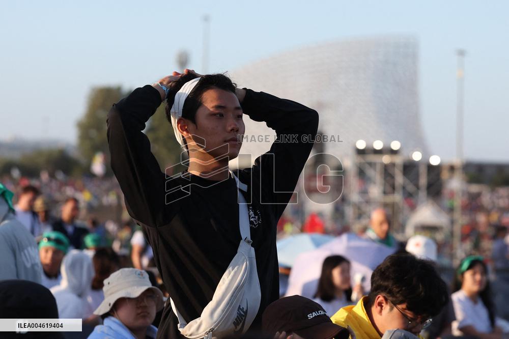 Morning Atmosphere At Last Holy Mass For Youth Jubilee - Rome