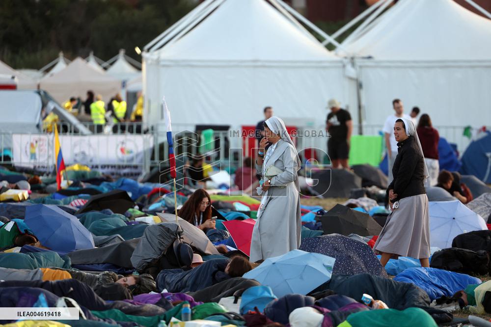 Morning Atmosphere At Last Holy Mass For Youth Jubilee - Rome