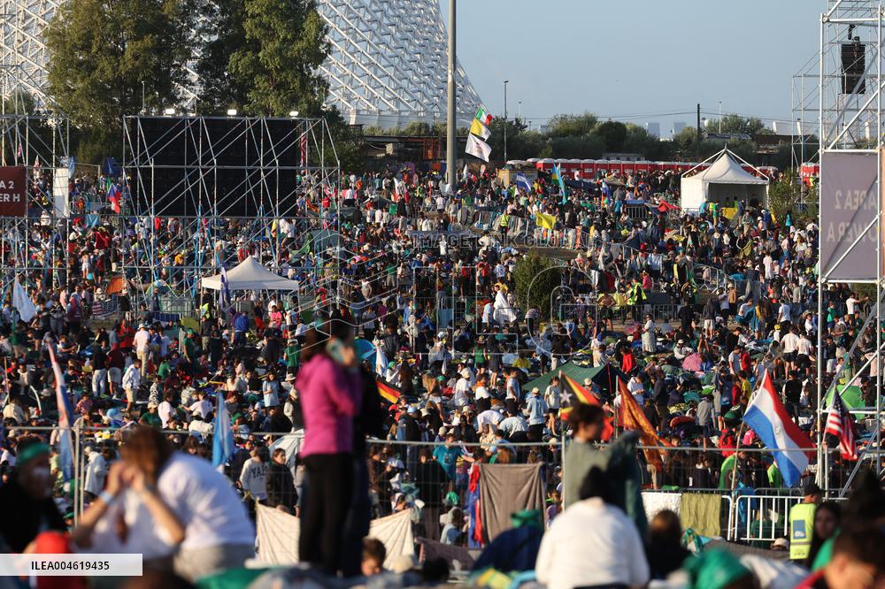 Morning Atmosphere At Last Holy Mass For Youth Jubilee - Rome