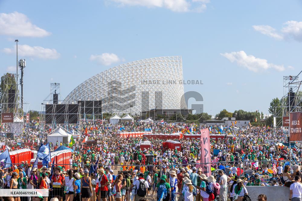 Atmosphere During Prayer Vigil For Youth Jubilee 2025 - Rome