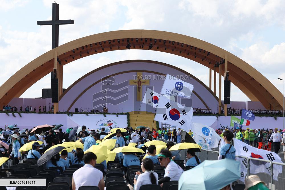 Atmosphere During Prayer Vigil For Youth Jubilee 2025 - Rome