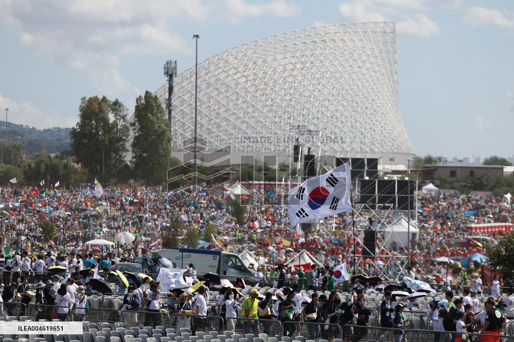 Atmosphere During Prayer Vigil For Youth Jubilee 2025 - Rome