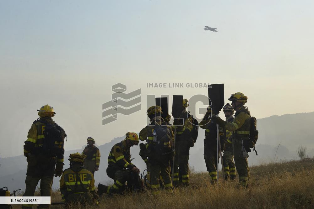 The forest fire in Vilardevós (Ourense) is still active.