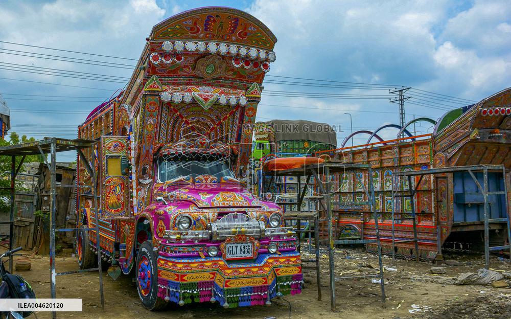 Artisans Preserve Legacy of Truck Painting - Pakistan
