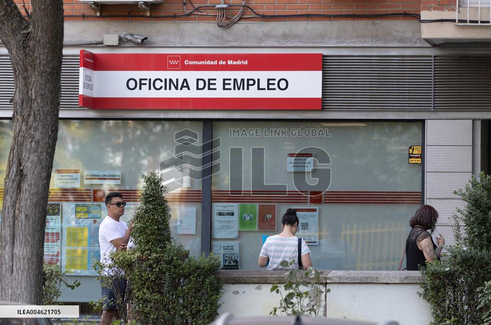 Unemployment in Spain Drops to 2.4 Million Lowest in 18 Years