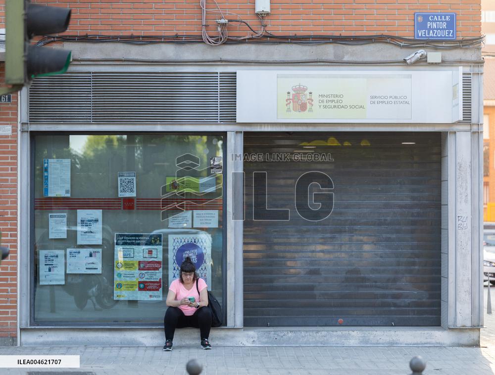 Unemployment in Spain Drops to 2.4 Million Lowest in 18 Years