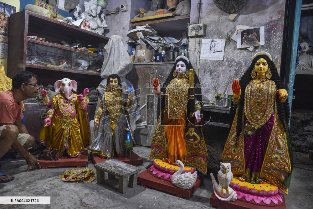 Fiber Durga going to France from India - Kolkata